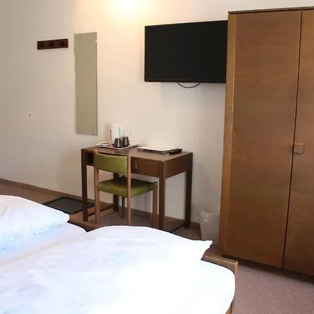 Bahnhof 2* 因特拉肯