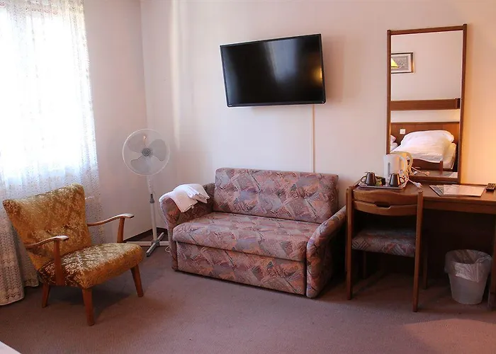 Bahnhof 因特拉肯