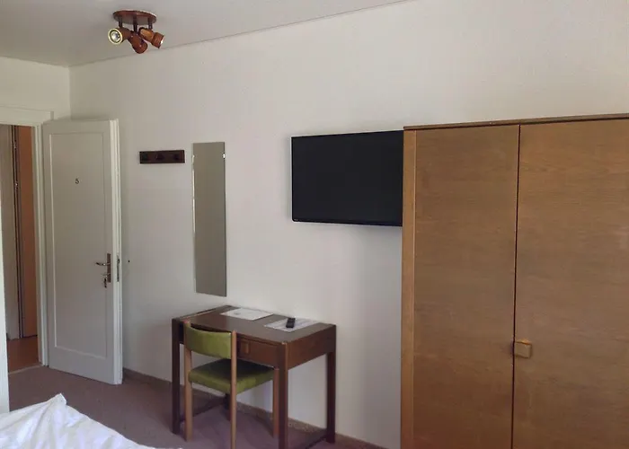 Bahnhof 因特拉肯