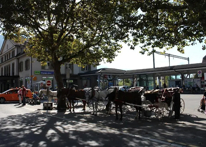 Bahnhof 2* 因特拉肯