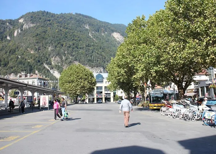 Bahnhof 因特拉肯