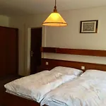 Hotel Bahnhof Entrelagos